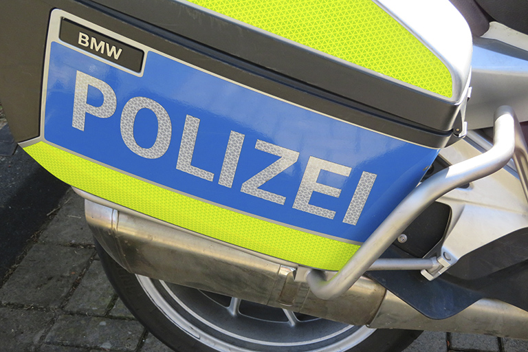 Schriftzug Polizei am Krad